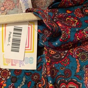 NTW LuLaRoe Perfect T in large